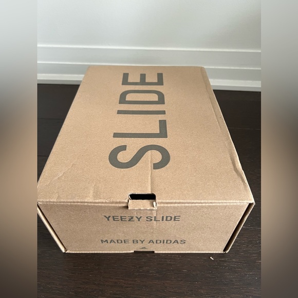 Yeezy Slides - Onyx - Size 9 Woman’s - Picture 3 of 6